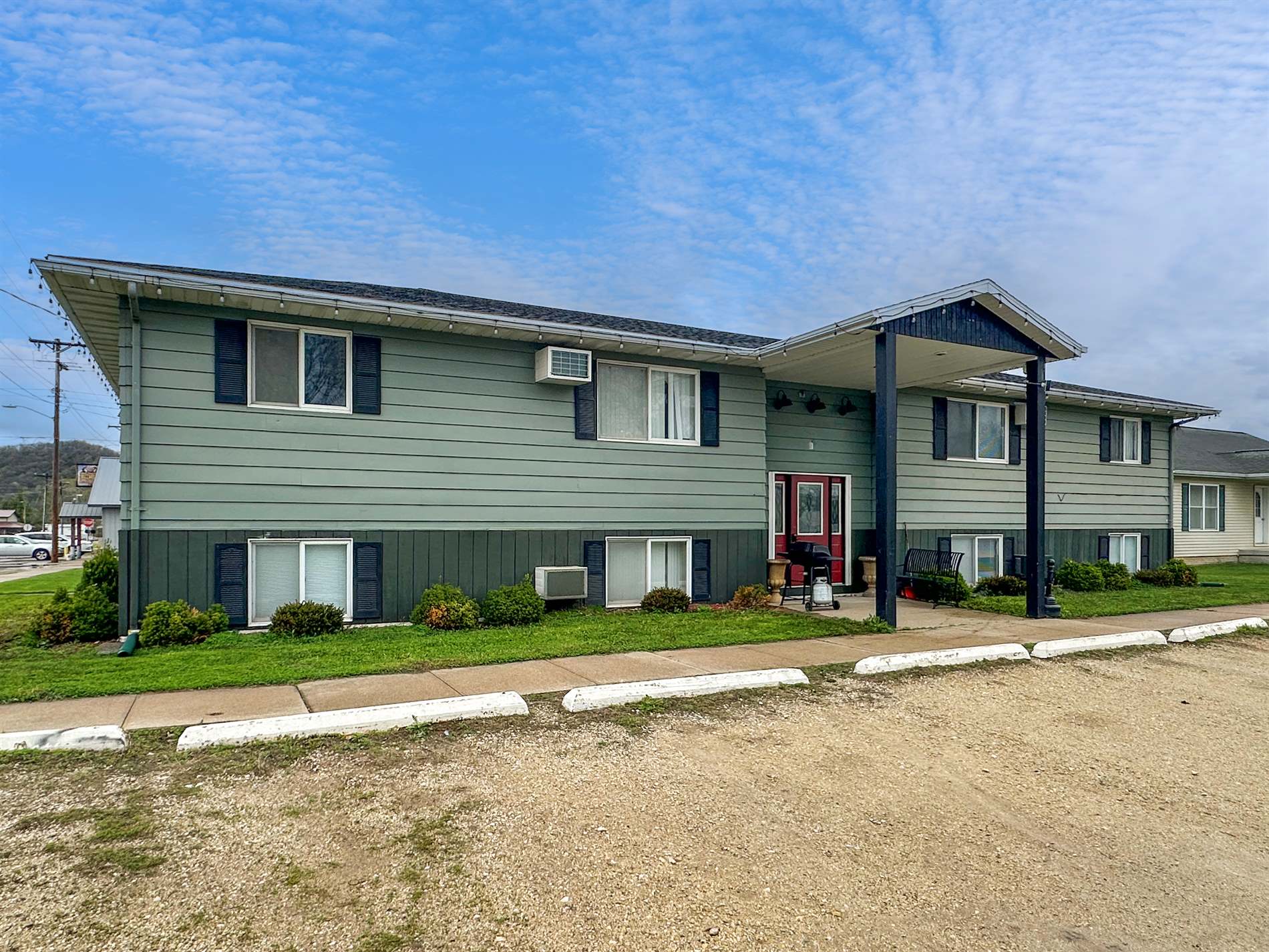 205 NE 1st St, New Albin, IA 52160