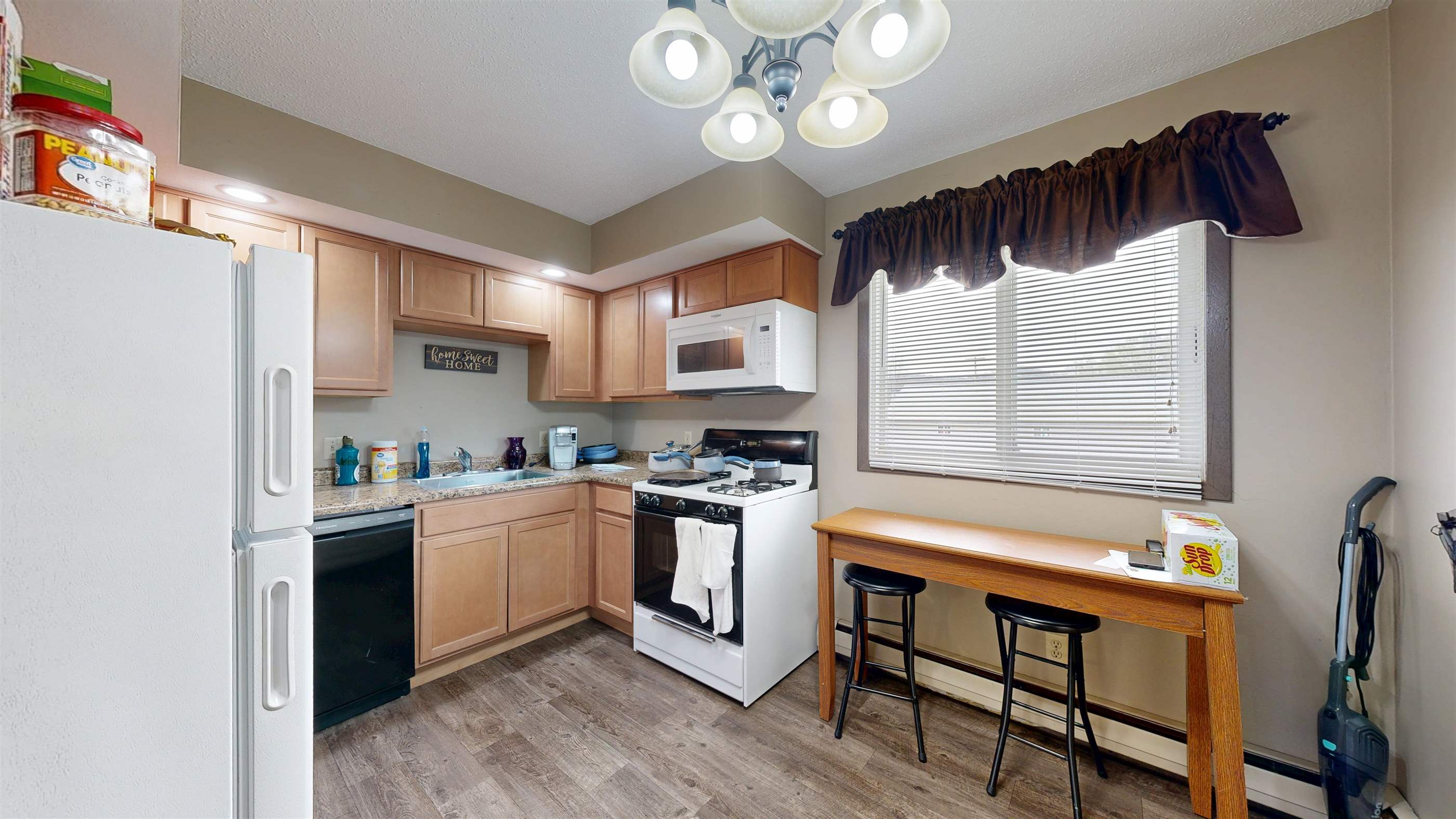 205 NE 1st St, New Albin, IA 52160