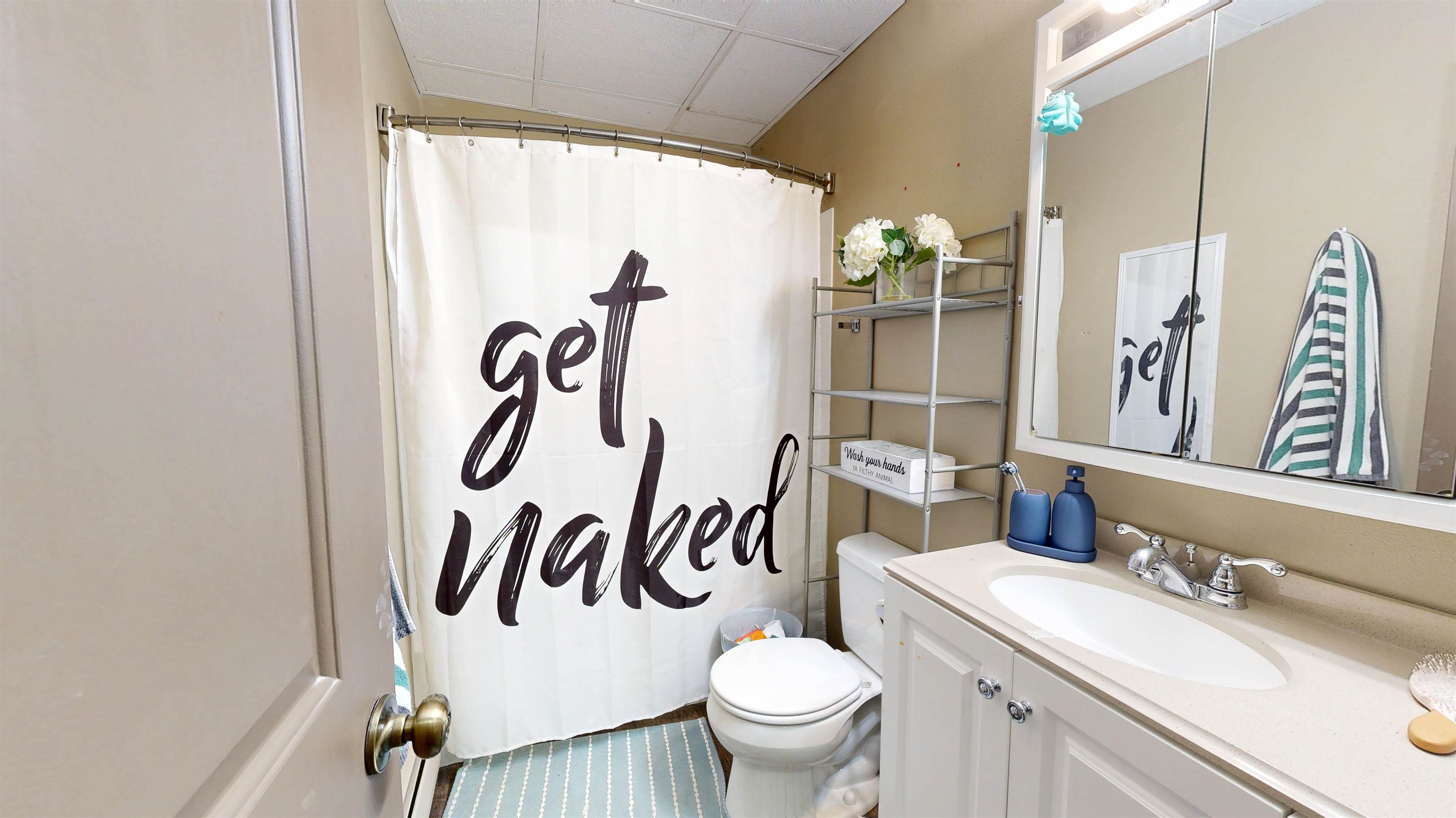 205 NE 1st St, New Albin, IA 52160