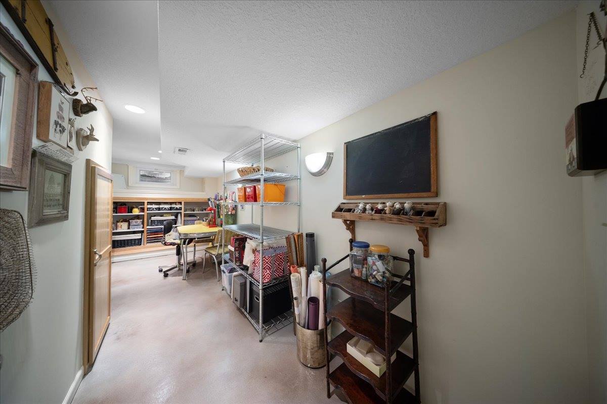 3904 W. 91st St, Prairie Village, KS 66207