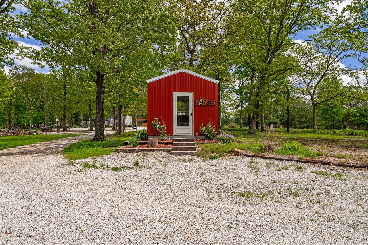 13595 NE 850 PVT Rd, Osceola, MO 64776