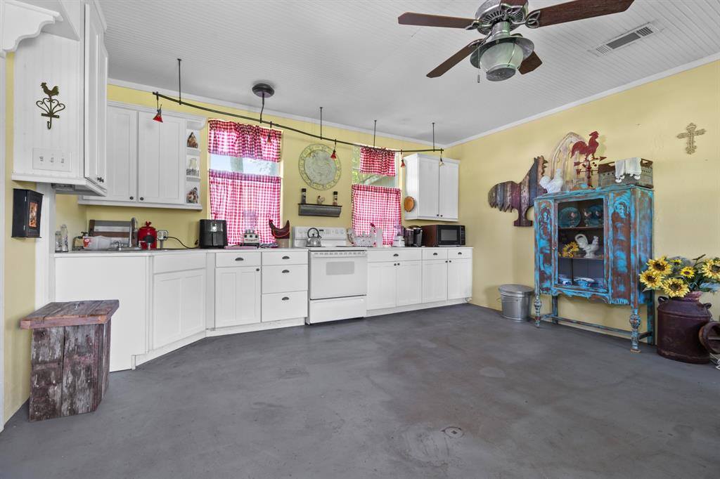 1355 North Houston Street, Lorena, TX 76655