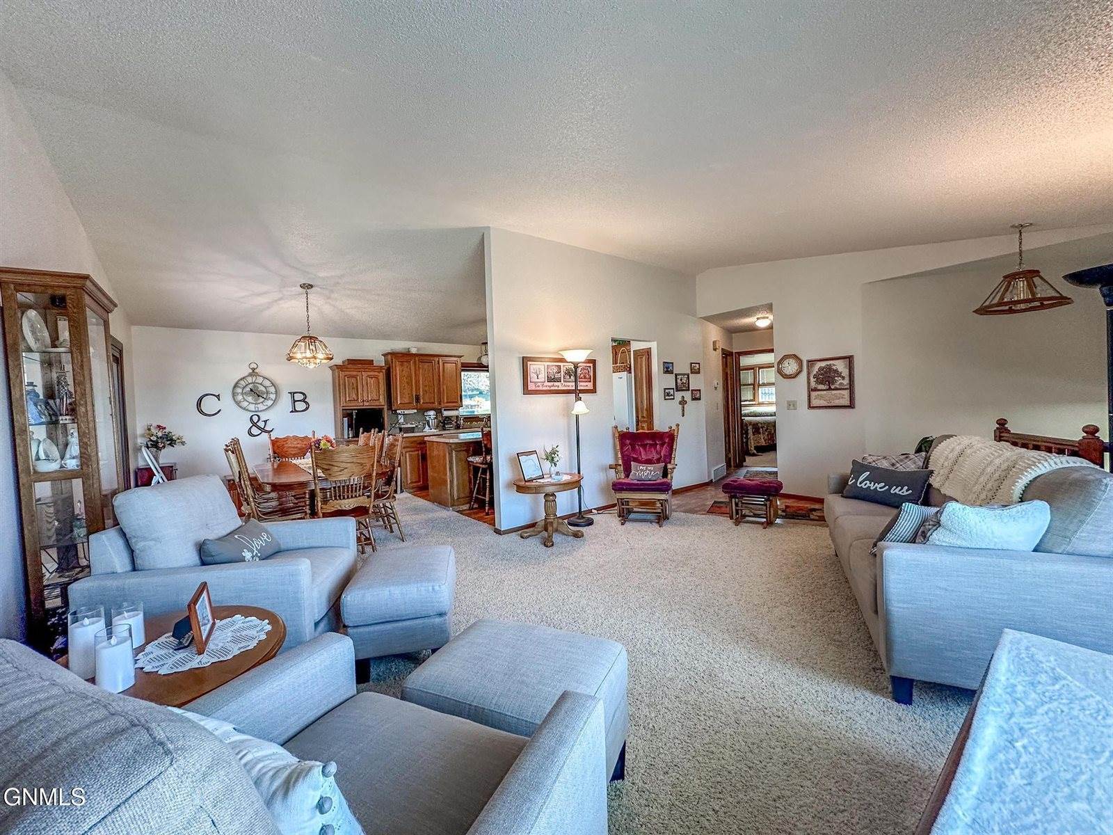 3064 Ontario Lane, Bismarck, ND 58503