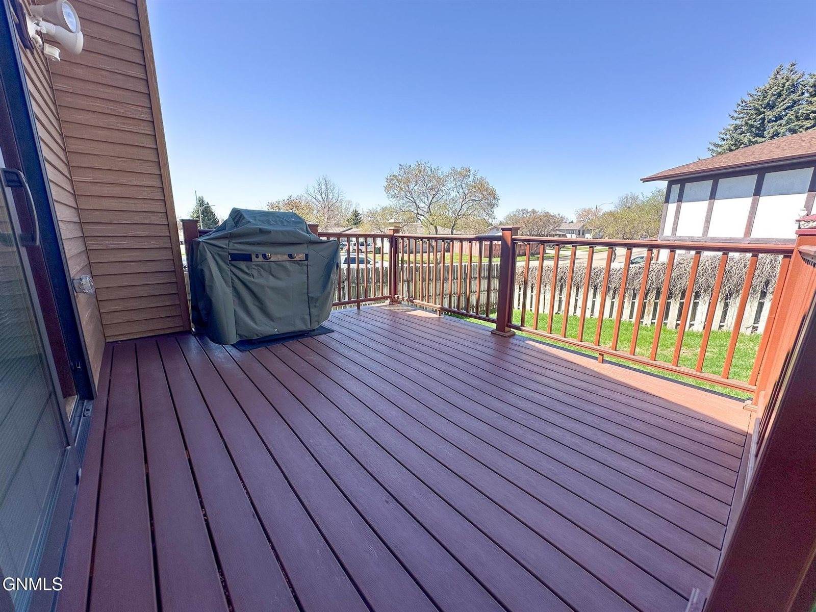 3064 Ontario Lane, Bismarck, ND 58503