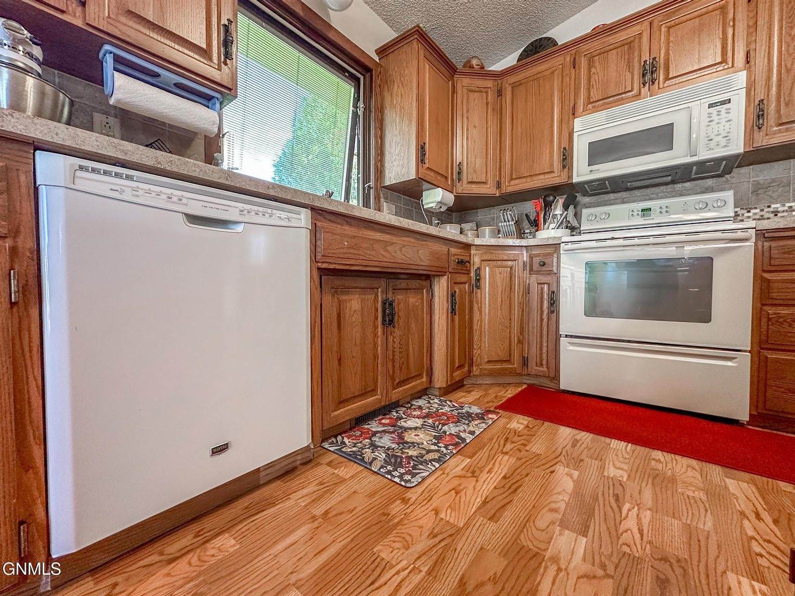 3064 Ontario Lane, Bismarck, ND 58503