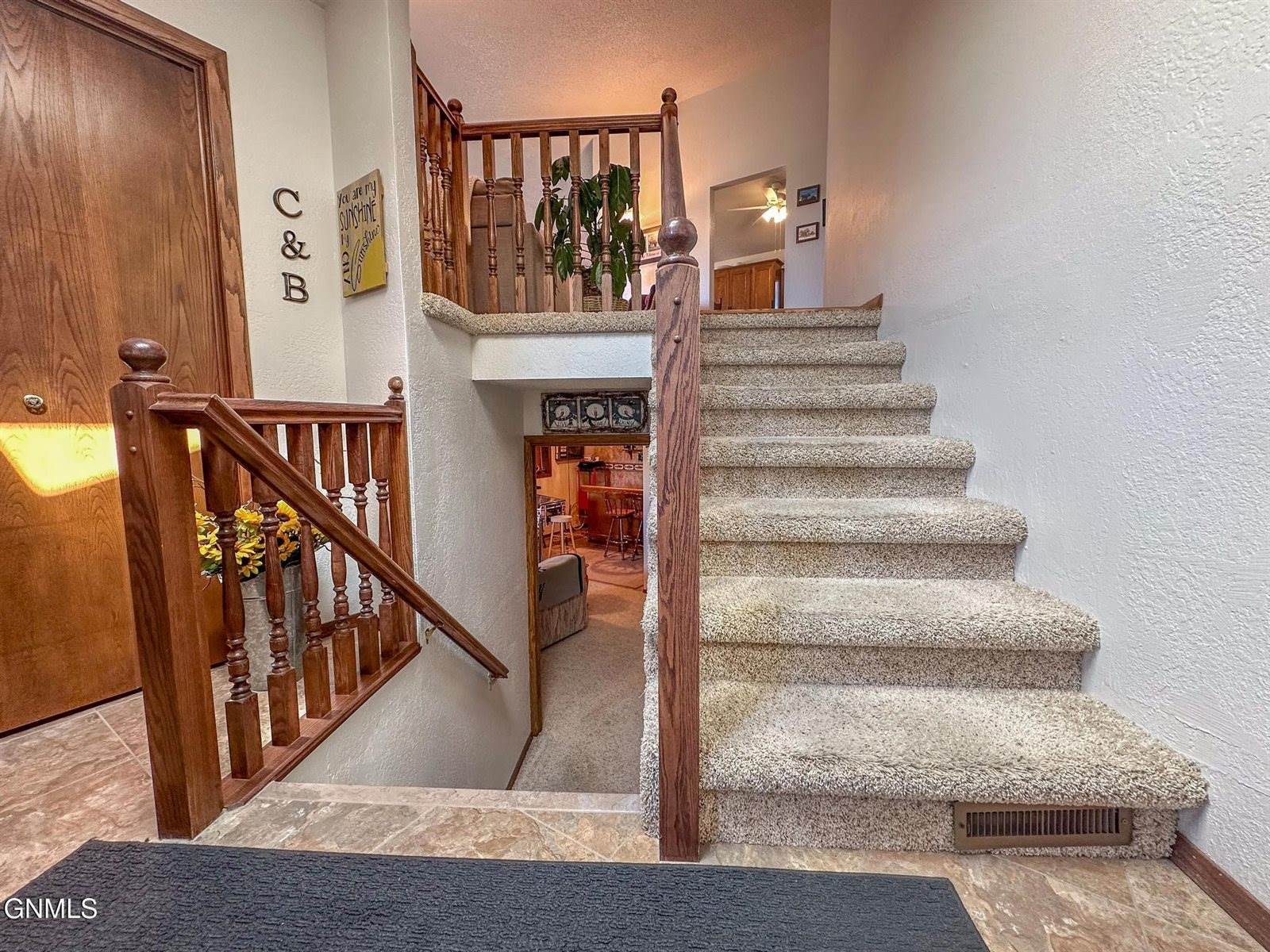 3064 Ontario Lane, Bismarck, ND 58503