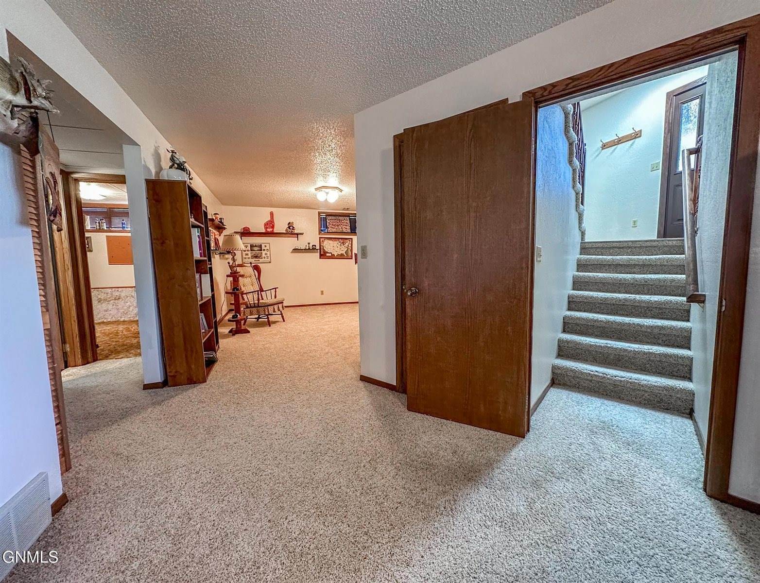 3064 Ontario Lane, Bismarck, ND 58503