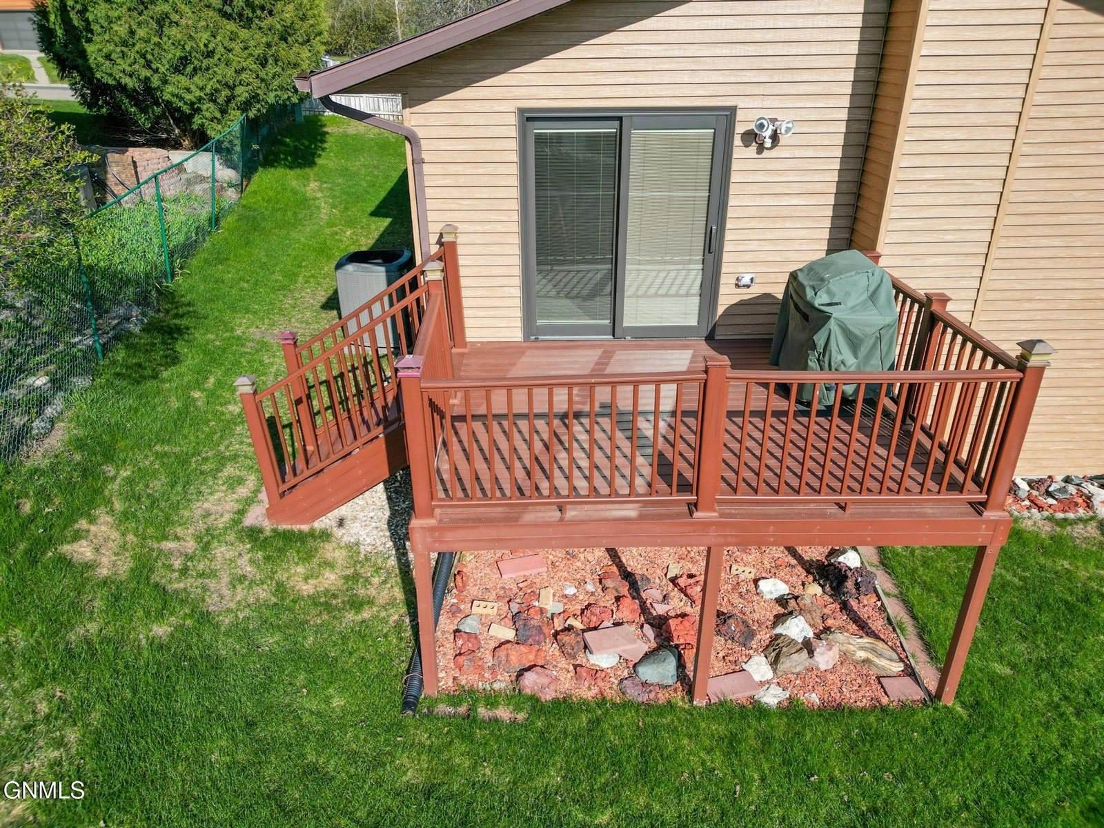 3064 Ontario Lane, Bismarck, ND 58503