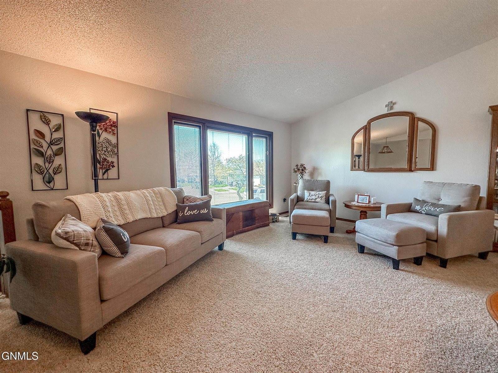 3064 Ontario Lane, Bismarck, ND 58503