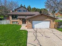 3064 Ontario Lane, Bismarck, ND 58503