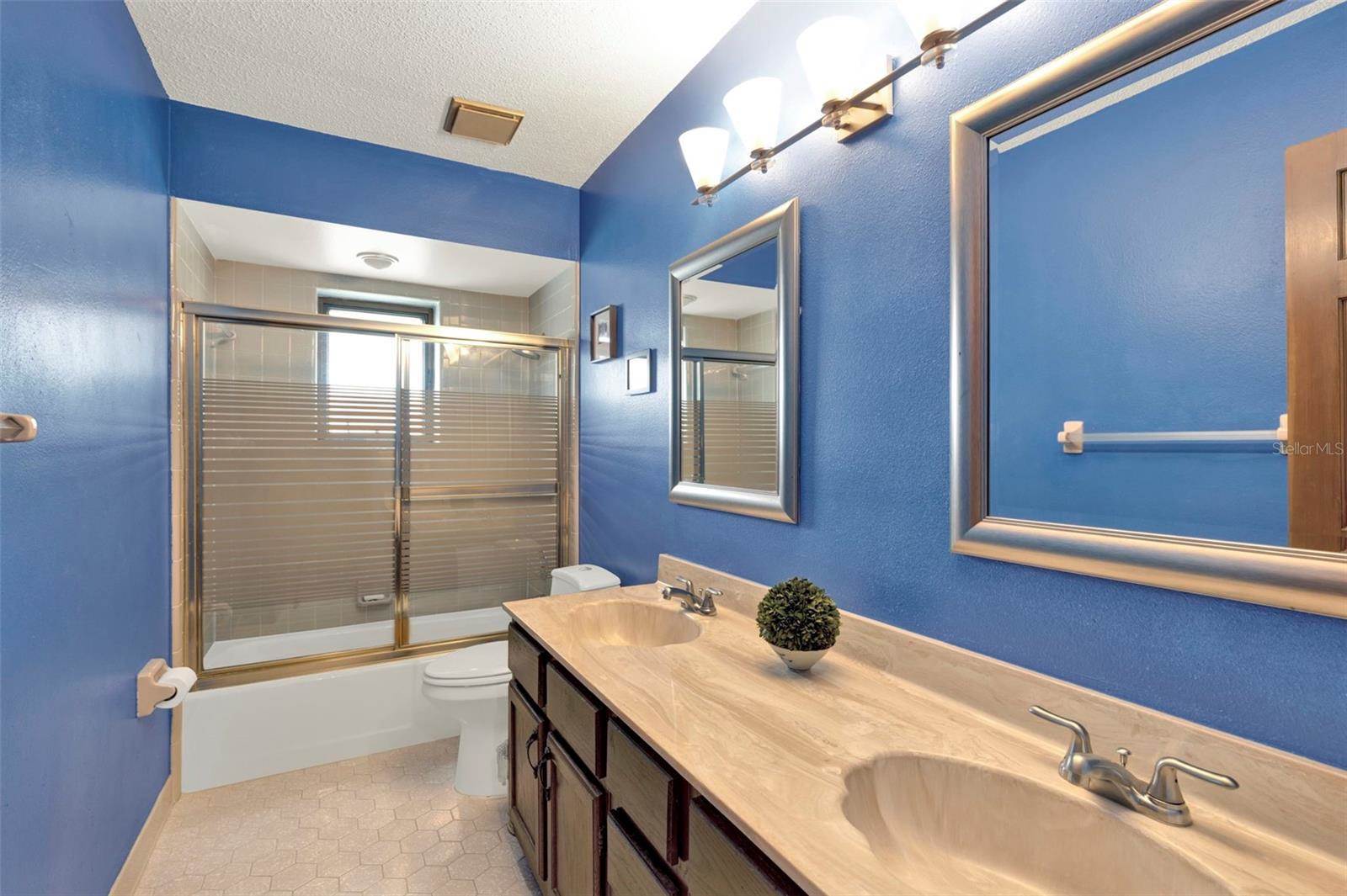 28136 Tammi Drive, Tavares, FL 32778