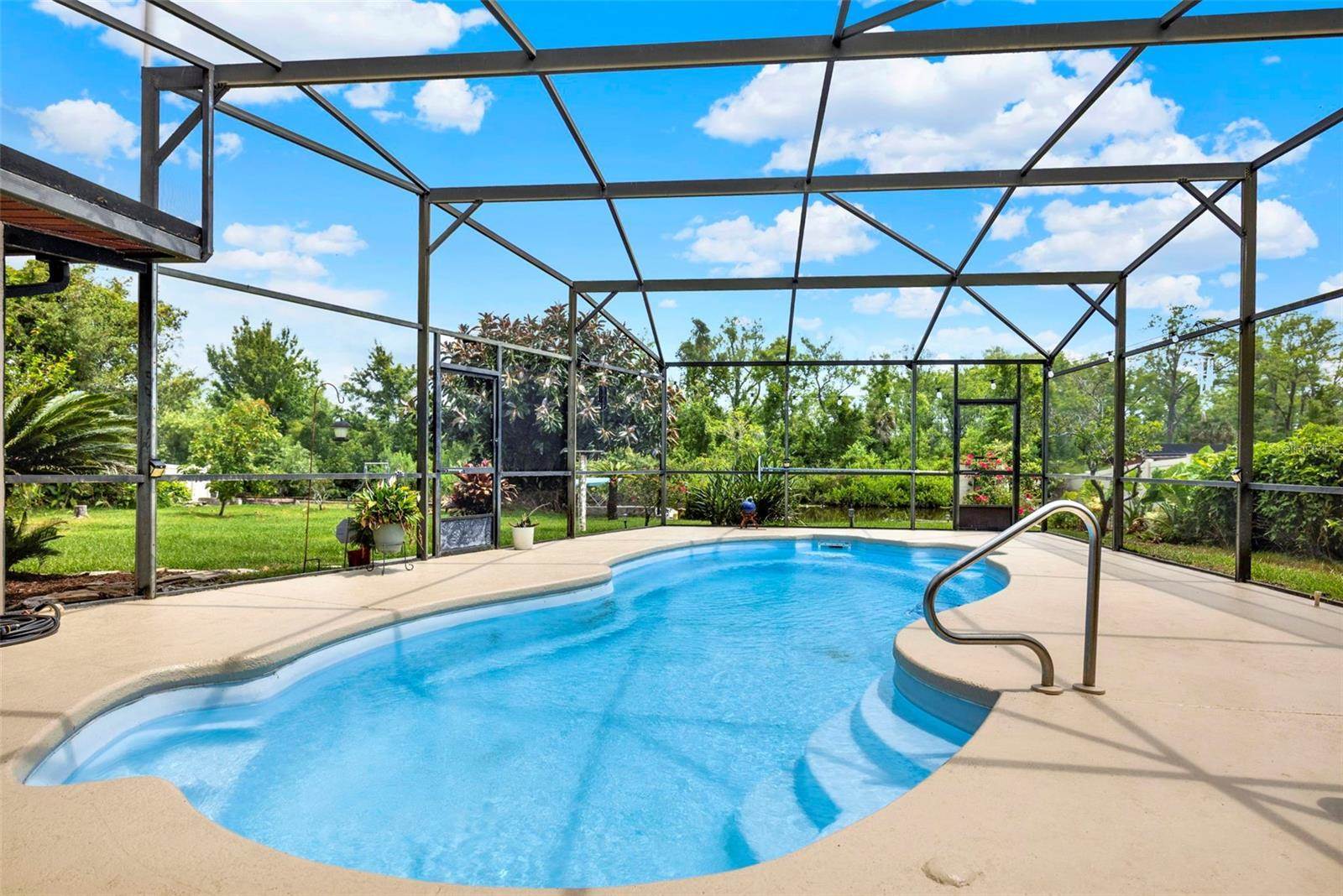 28136 Tammi Drive, Tavares, FL 32778