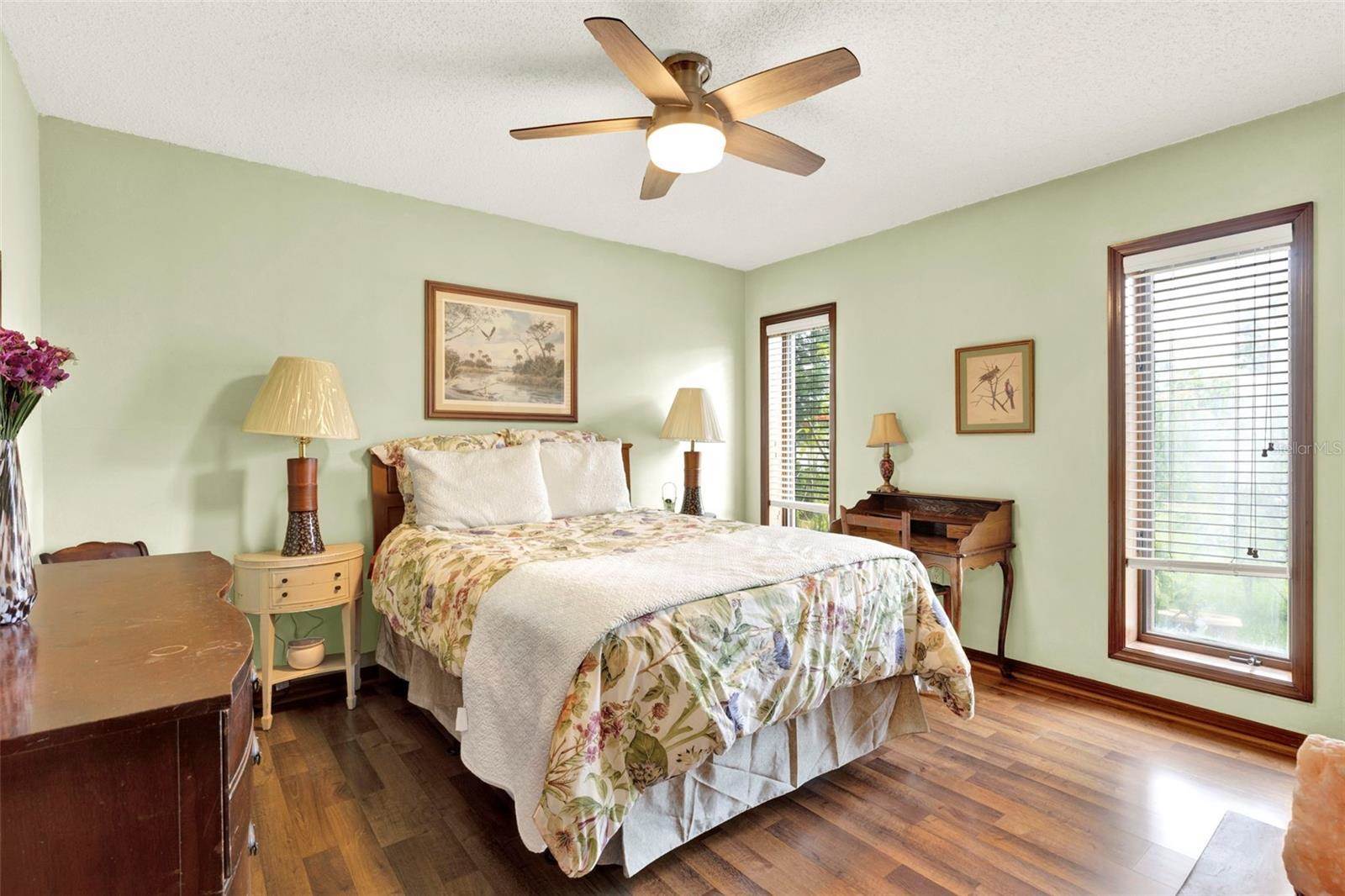 28136 Tammi Drive, Tavares, FL 32778