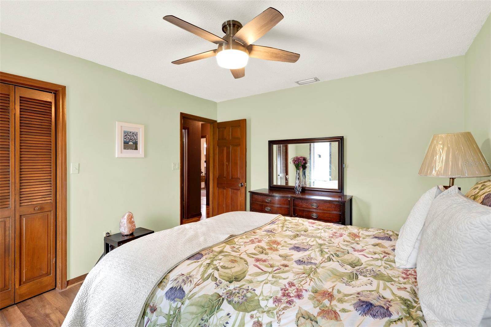 28136 Tammi Drive, Tavares, FL 32778