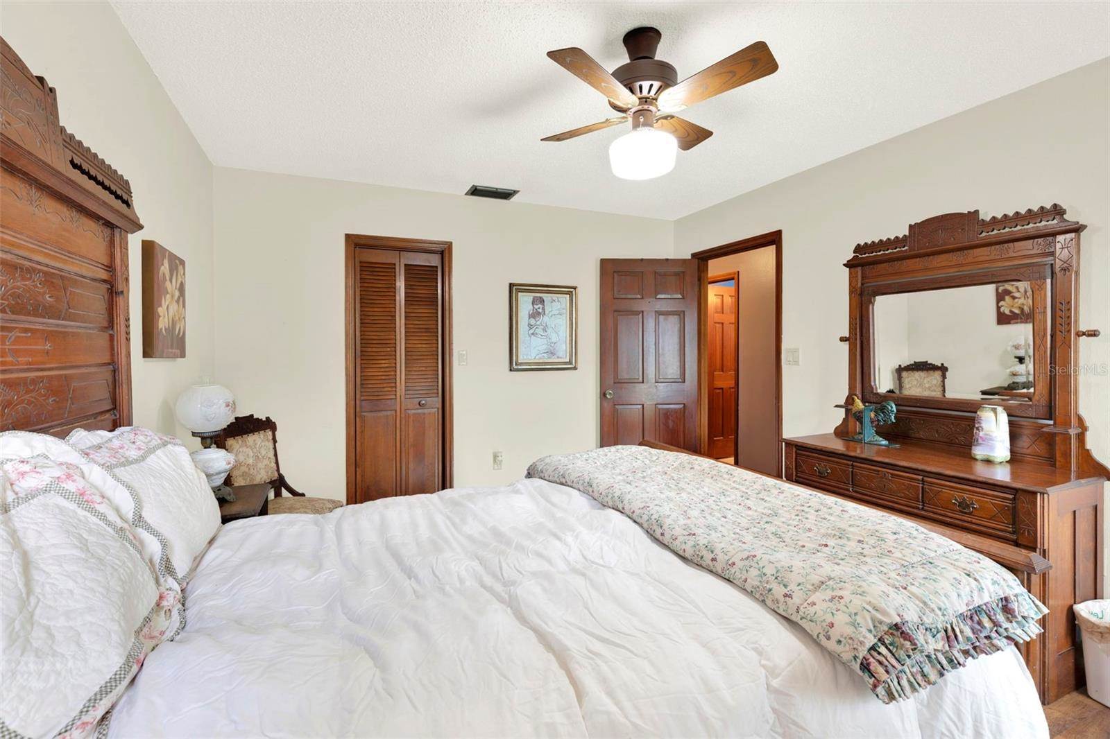 28136 Tammi Drive, Tavares, FL 32778