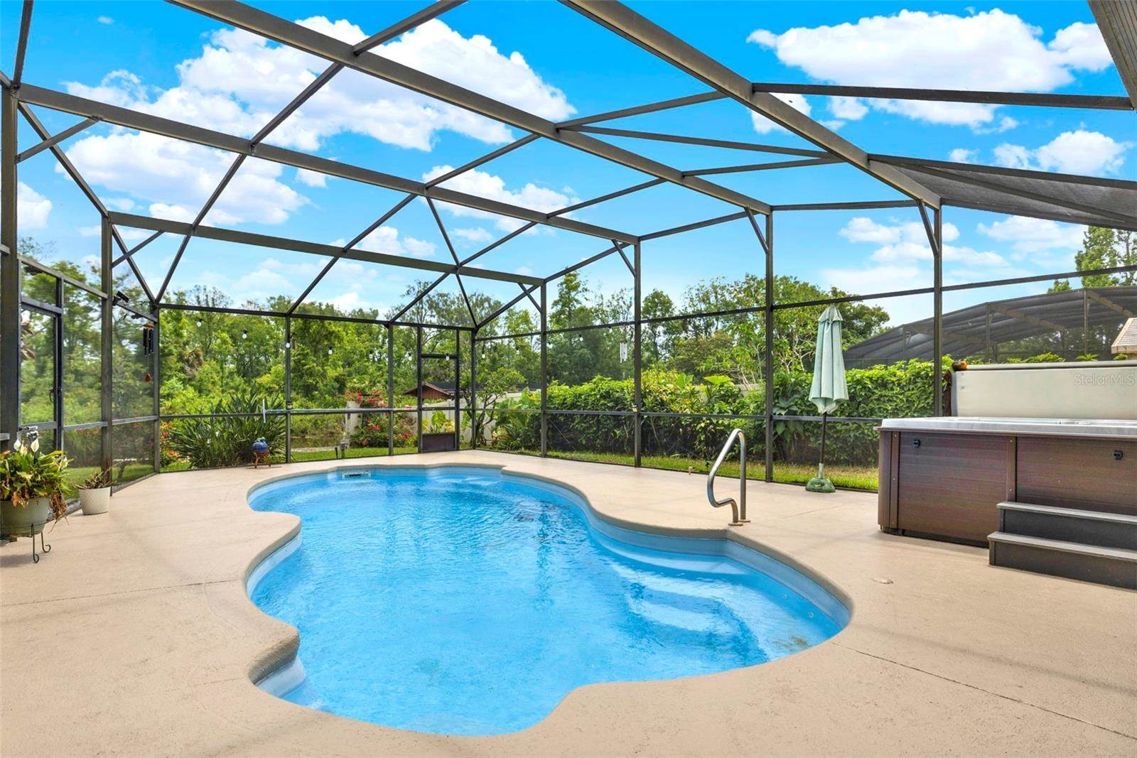 28136 Tammi Drive, Tavares, FL 32778