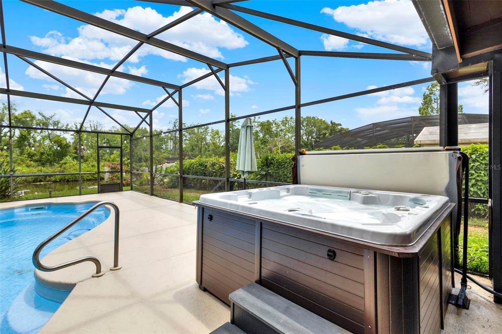 28136 Tammi Drive, Tavares, FL 32778