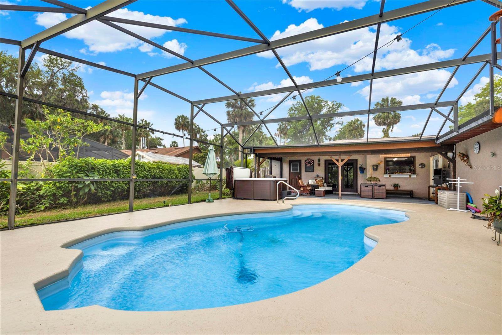 28136 Tammi Drive, Tavares, FL 32778