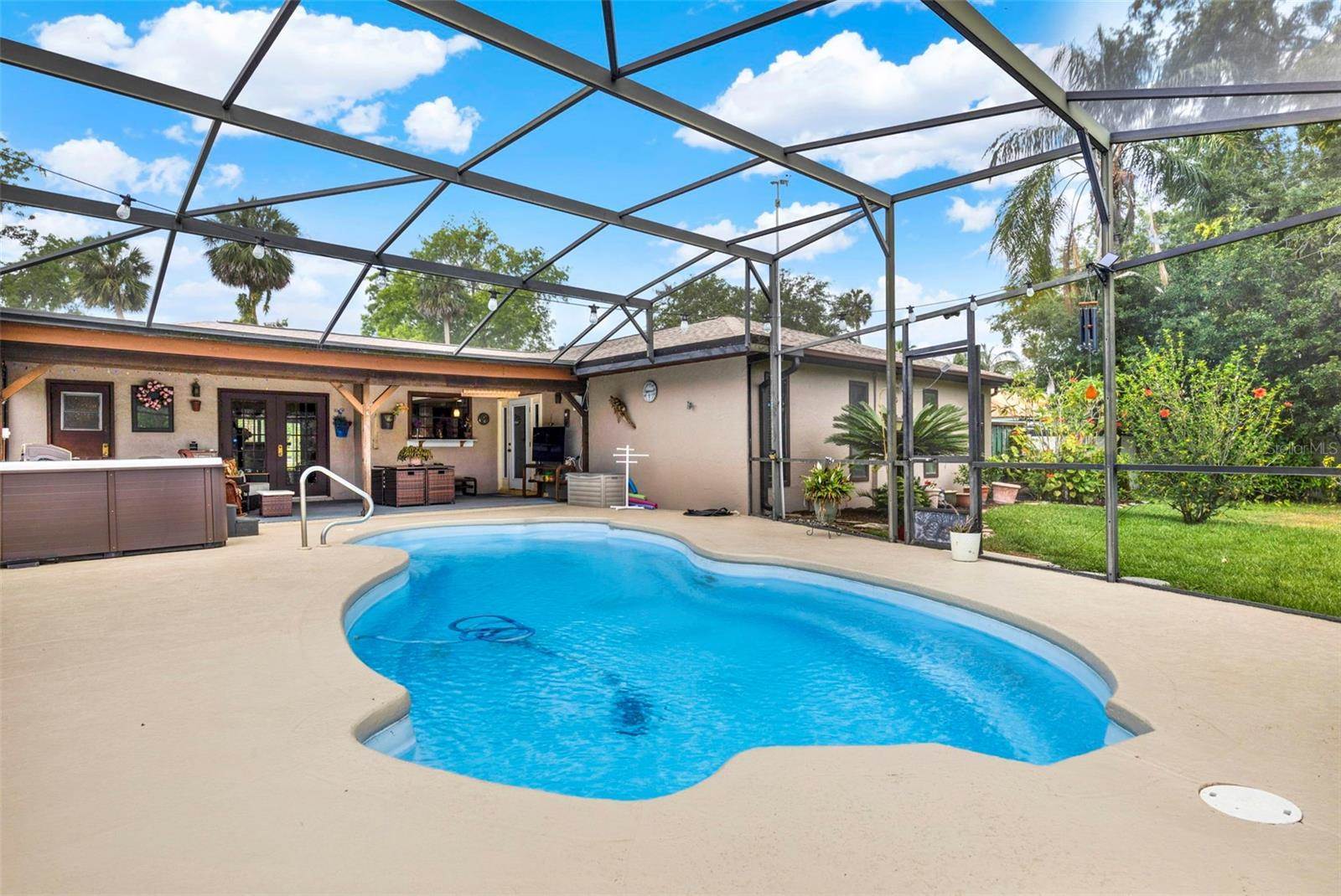 28136 Tammi Drive, Tavares, FL 32778