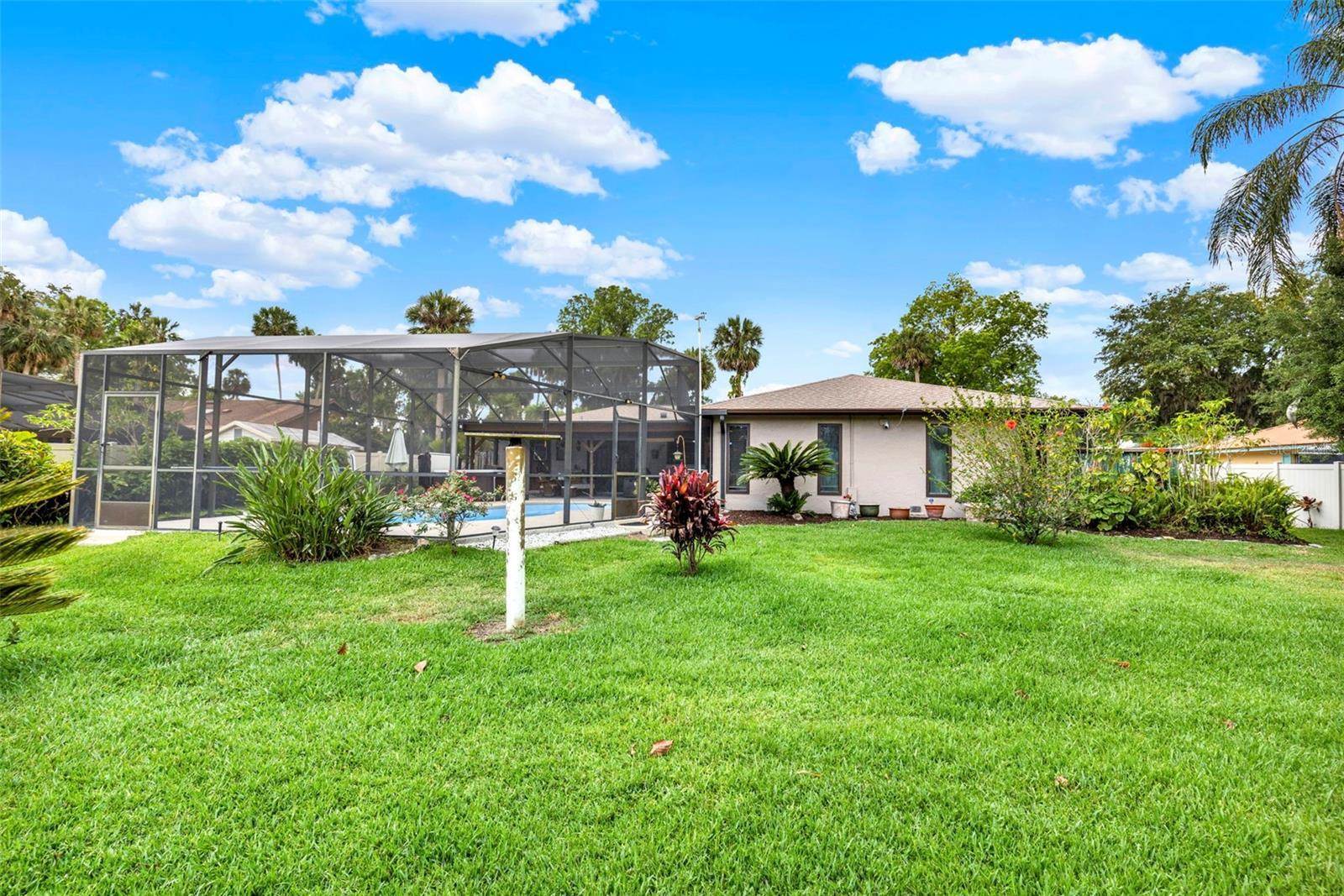 28136 Tammi Drive, Tavares, FL 32778