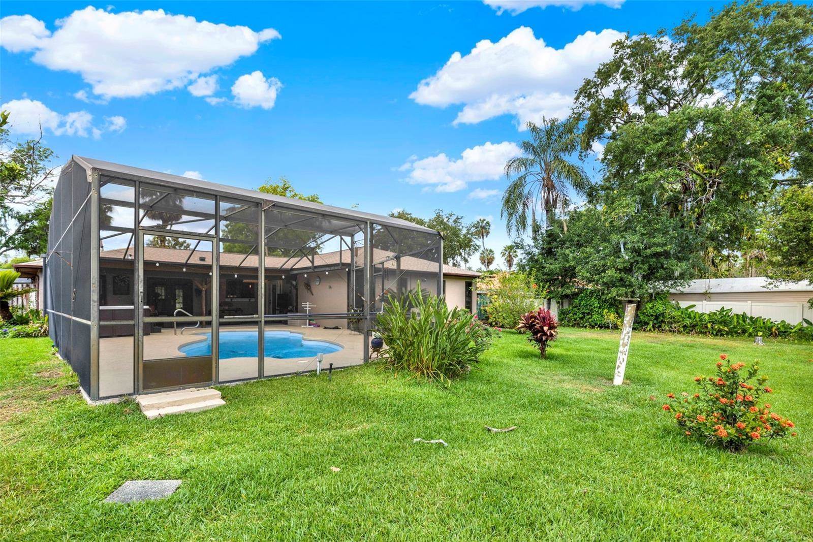 28136 Tammi Drive, Tavares, FL 32778