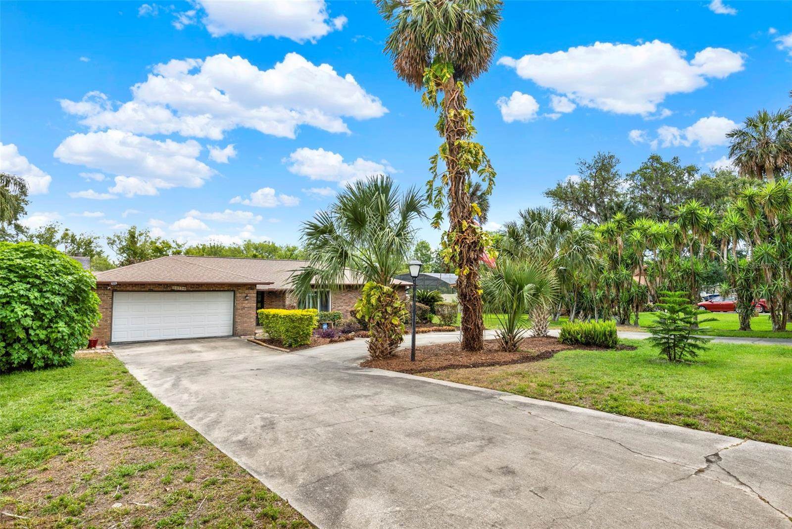 28136 Tammi Drive, Tavares, FL 32778