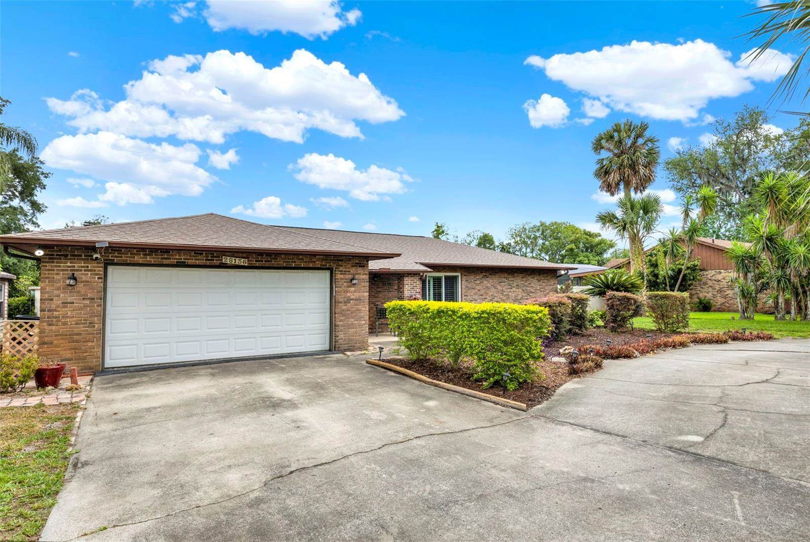 28136 Tammi Drive, Tavares, FL 32778