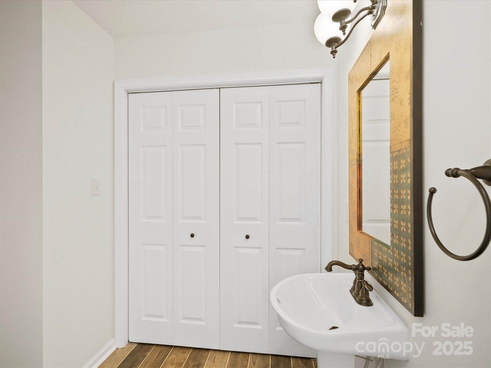 6647 Vlosi Drive, Charlotte, NC 28226