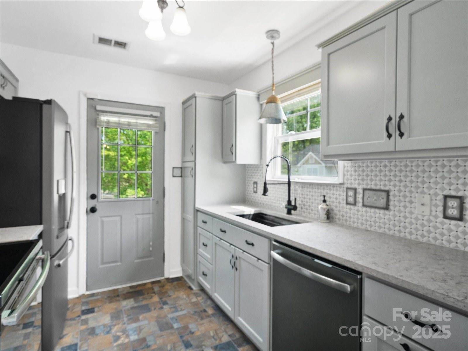 6647 Vlosi Drive, Charlotte, NC 28226