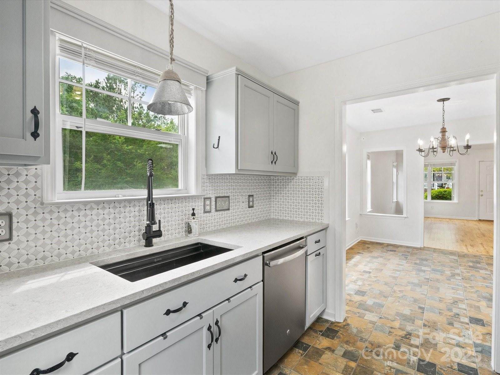 6647 Vlosi Drive, Charlotte, NC 28226