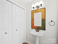 6647 Vlosi Drive, Charlotte, NC 28226