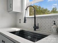 6647 Vlosi Drive, Charlotte, NC 28226