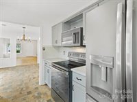 6647 Vlosi Drive, Charlotte, NC 28226