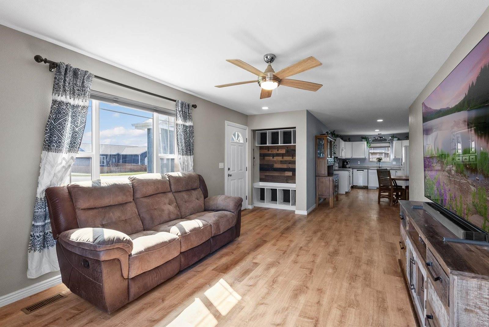 1208 Klondyke Loop, Somers, MT 59932