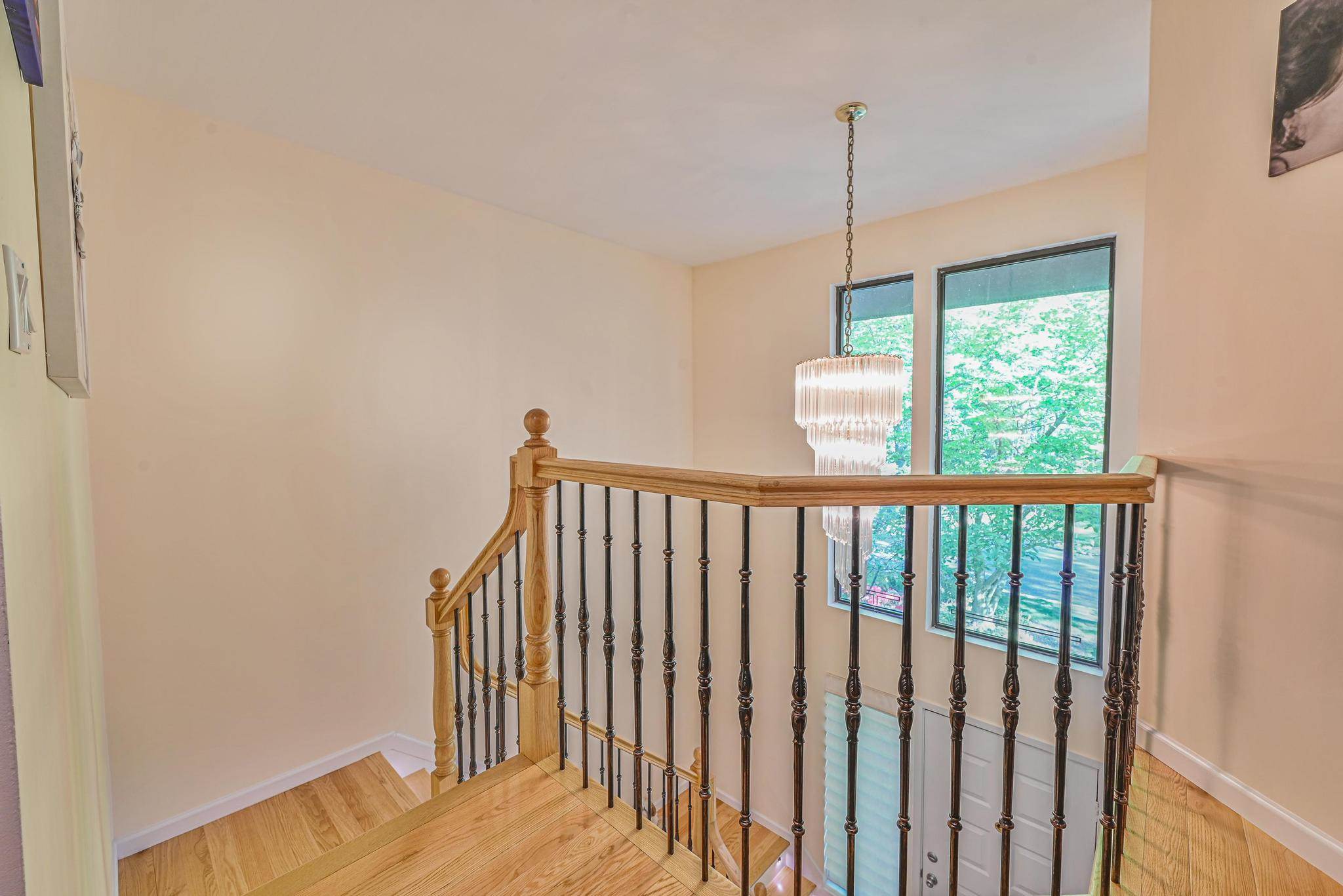 16 Wimbledon Drive, Roslyn, NY 11576