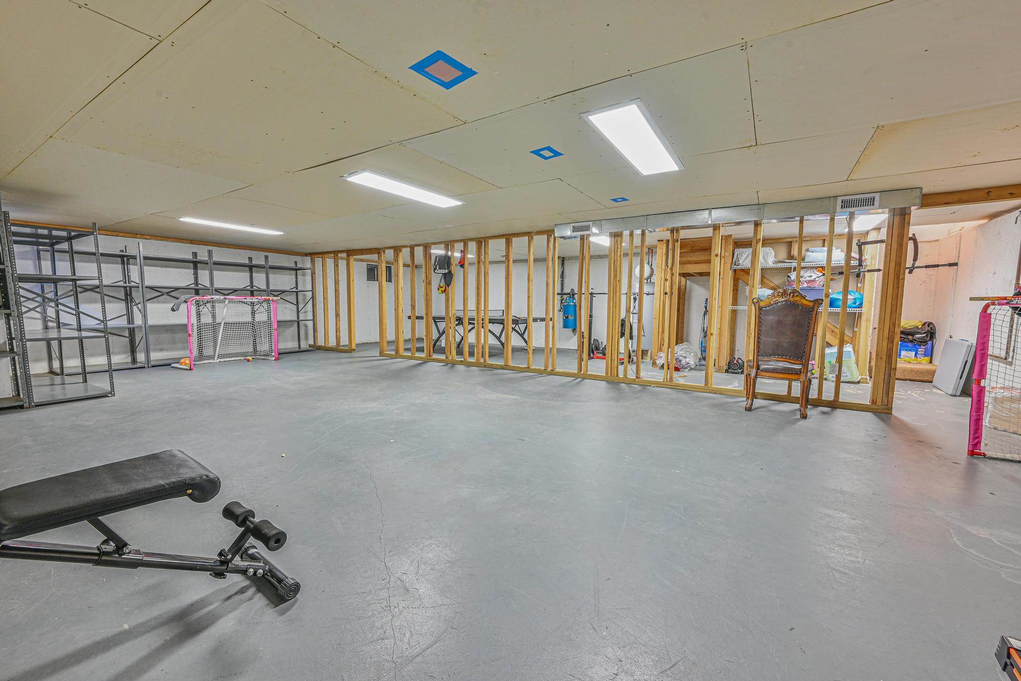 16 Wimbledon Drive, Roslyn, NY 11576