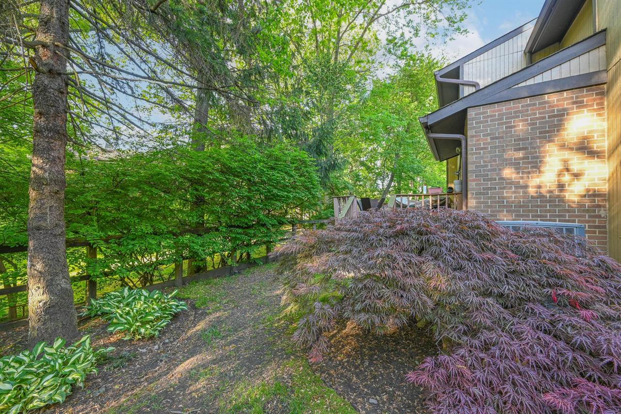 16 Wimbledon Drive, Roslyn, NY 11576