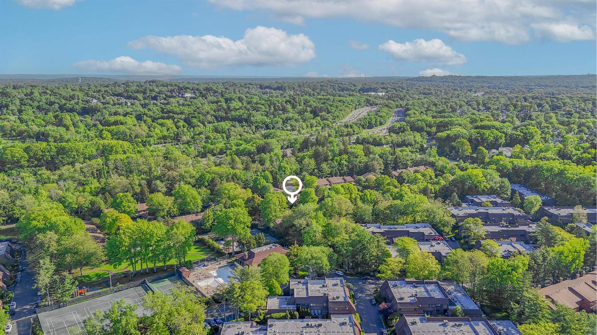 16 Wimbledon Drive, Roslyn, NY 11576