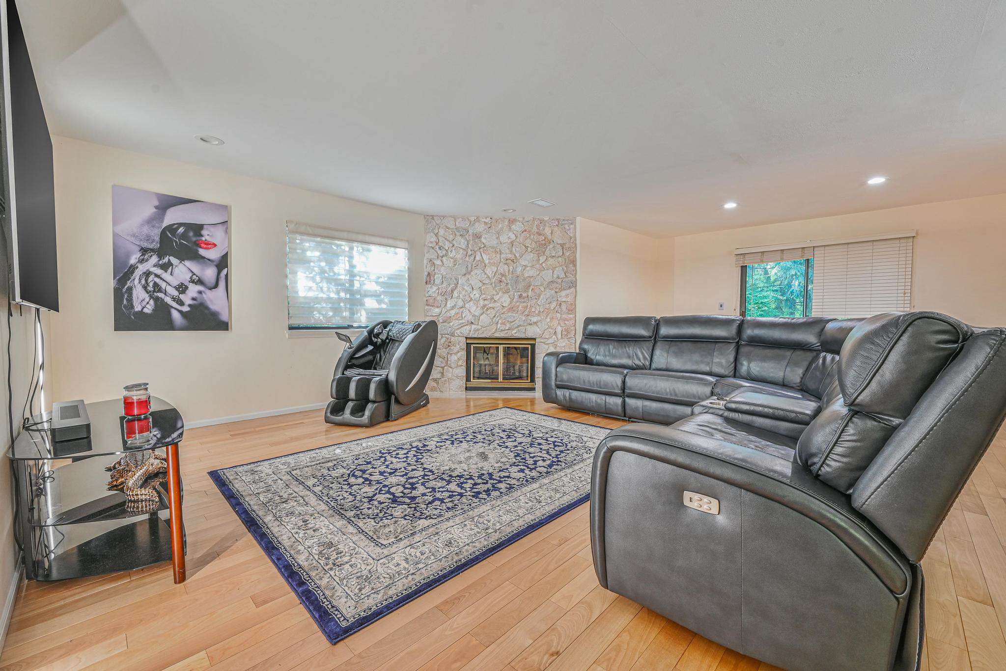 16 Wimbledon Drive, Roslyn, NY 11576