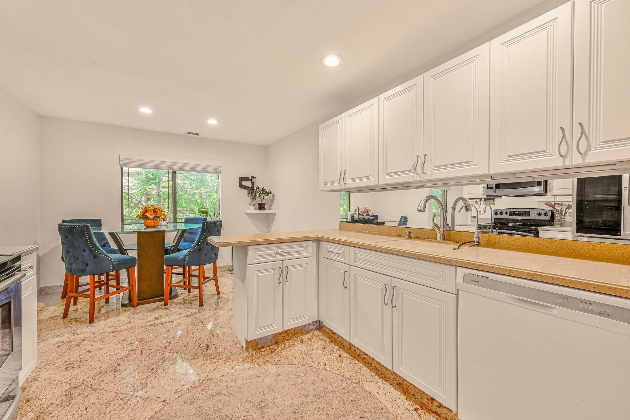 16 Wimbledon Drive, Roslyn, NY 11576