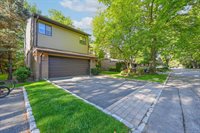 16 Wimbledon Drive, Roslyn, NY 11576