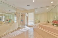 16 Wimbledon Drive, Roslyn, NY 11576