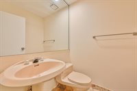 16 Wimbledon Drive, Roslyn, NY 11576