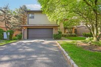 16 Wimbledon Drive, Roslyn, NY 11576