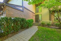 16 Wimbledon Drive, Roslyn, NY 11576