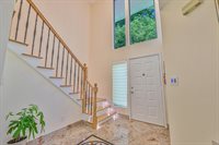 16 Wimbledon Drive, Roslyn, NY 11576