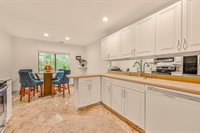 16 Wimbledon Drive, Roslyn, NY 11576