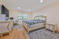 16 Wimbledon Drive, Roslyn, NY 11576