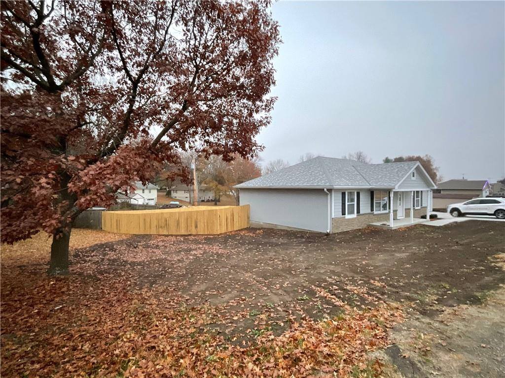 300 Maple Terrace, Maysville, MO 64469