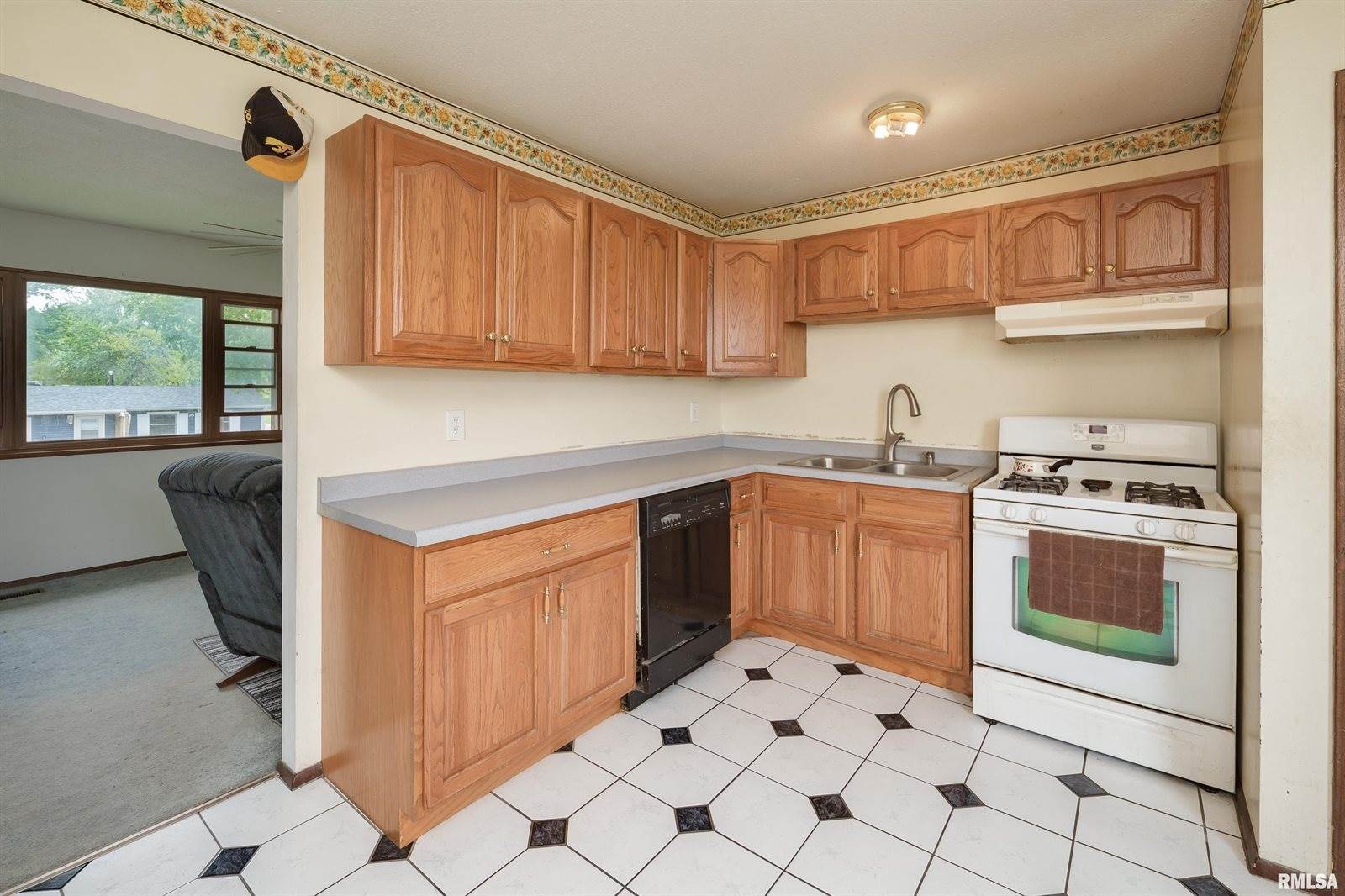 676 West 57TH Street, Davenport, IA 52806